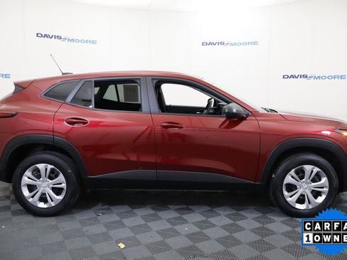 Certified 2025 Chevrolet Trax LS image 4