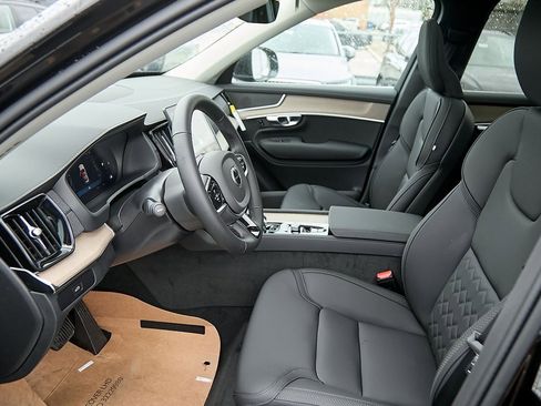 New 2025 Volvo XC90 B6 Core w/ Protection Package Premier image 17