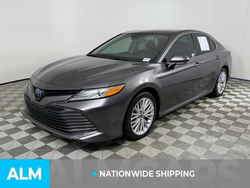 Used 2019 Toyota Camry XLE image 3