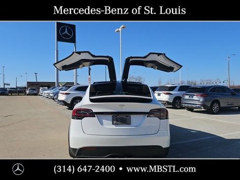 Used 2022 Tesla Model X image 8