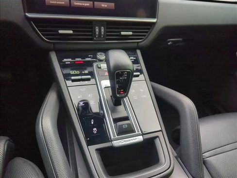 Used 2022 Porsche Cayenne Platinum Edition AWD/4WD image 7