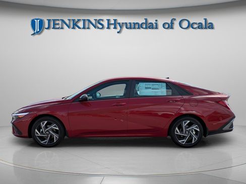 Certified 2025 Hyundai Elantra SEL image 6