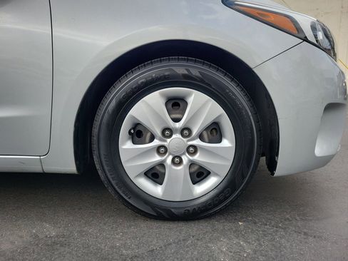 Used 2018 Kia Forte LX w/ LX Rear Camera Package image 6