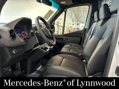 Used 2025 Mercedes-Benz Sprinter 2500 image 9