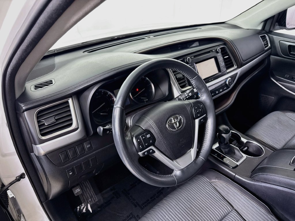 Used 2015 Toyota Highlander Plus AWD/4WD image 10