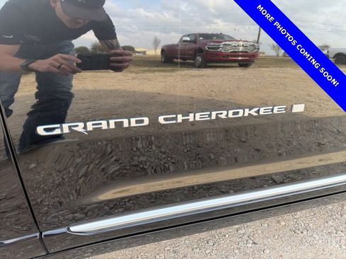 Used 2022 Jeep Grand Cherokee Summit w/ Advanced Protech Group IV image 9