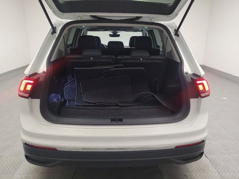 Used 2023 Volkswagen Tiguan SE w/ Panoramic Sunroof Package FWD image 29