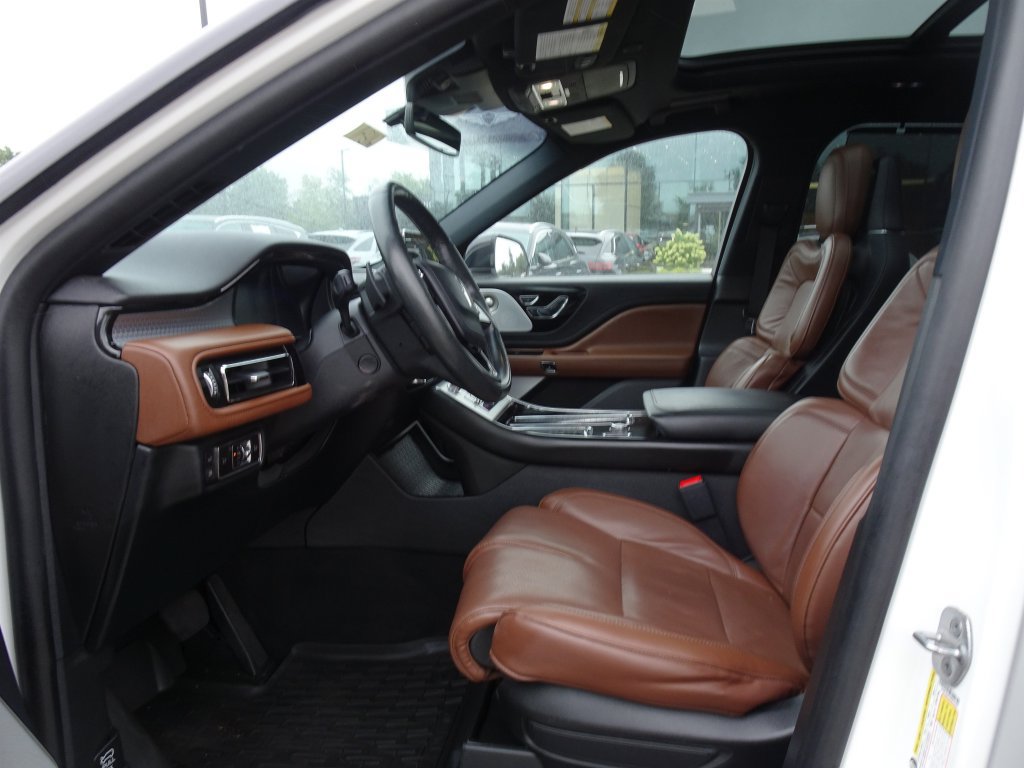 Used 2023 Lincoln Aviator Grand Touring w/ Equipment Group 301A AWD/4WD image 9