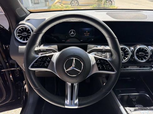 Used 2025 Mercedes-Benz GLB 250 image 21