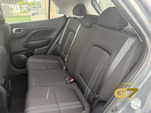 Used 2025 Hyundai Venue SEL FWD image 16