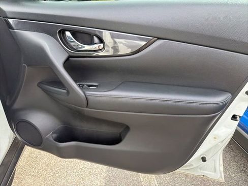 Used 2018 Nissan Rogue S image 9