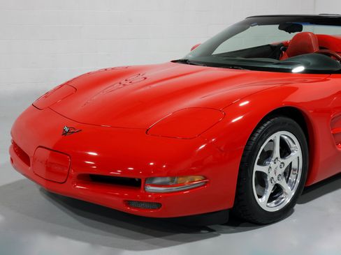 Used 2000 Chevrolet Corvette Convertible w/ Memory Pkg image 32
