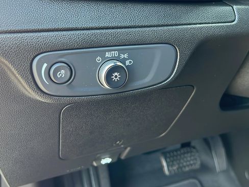 Certified 2023 Chevrolet Bolt EUV LT w/ Convenience Package image 28