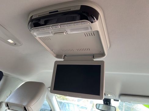 Certified 2018 Chrysler Pacifica Touring-L image 15