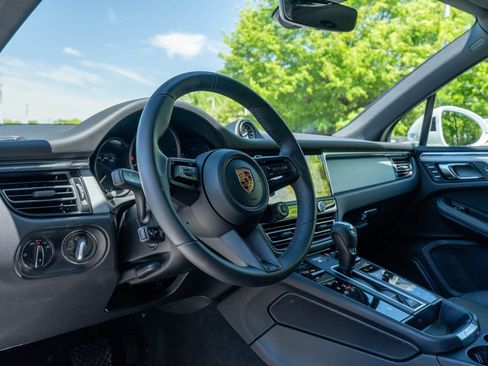 Certified 2026 Porsche Macan AWD/4WD image 5