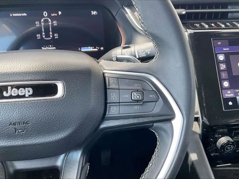 Used 2023 Jeep Grand Cherokee L Laredo image 24