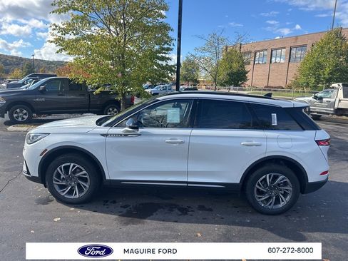 New 2025 Lincoln Corsair AWD w/ Equipment Group 101A image 8