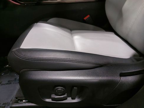 Used 2024 Land Rover Range Rover Velar Dynamic SE image 31