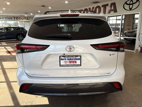 New 2026 Toyota Highlander Limited image 9