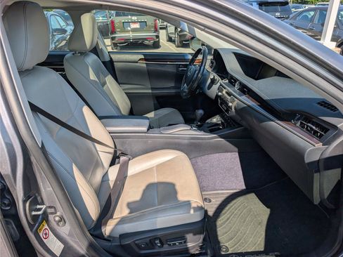 Used 2014 Lexus ES 350 w/ Luxury Package FWD image 11