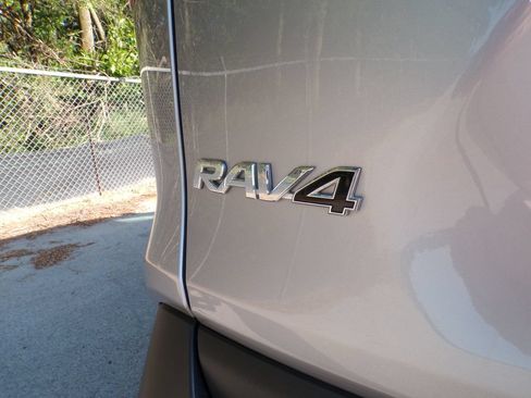 Used 2024 Toyota RAV4 LE AWD/4WD image 15