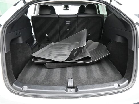 Used 2024 Tesla Model Y Long Range image 17