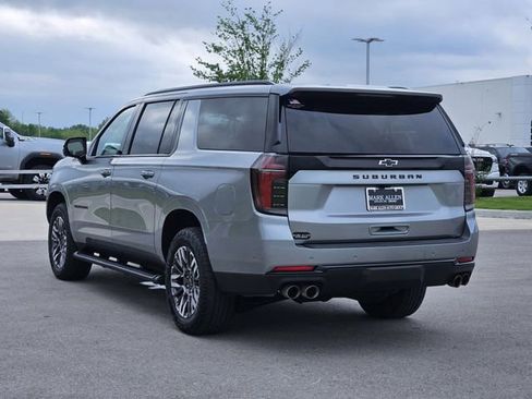 Used 2025 Chevrolet Suburban Z71 AWD/4WD image 5