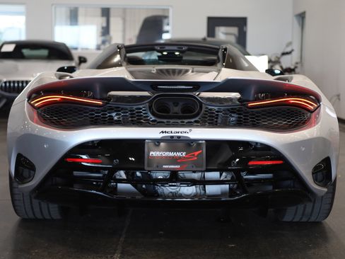 Used 2026 McLaren 750S Spider RWD image 5