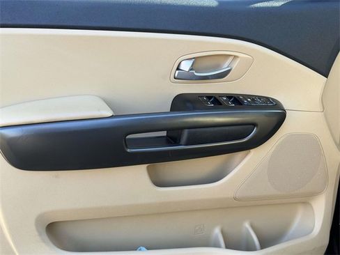 Used 2017 Kia Sedona LX image 17