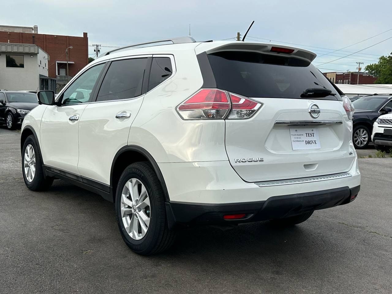 Used 2015 Nissan Rogue SV w/ SV Premium Package FWD image 8