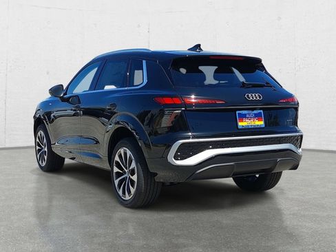 New 2026 Audi Q3 quattro 2.0T AWD/4WD image 7
