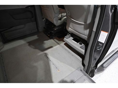 Used 2016 Toyota Sienna XLE w/ XLE Navigation Package FWD image 19