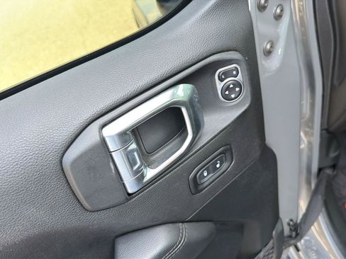 Used 2021 Jeep Wrangler Unlimited Sahara AWD/4WD image 31