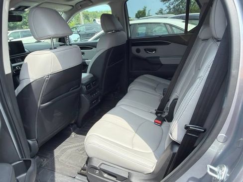 Used 2023 Honda Pilot Touring image 5