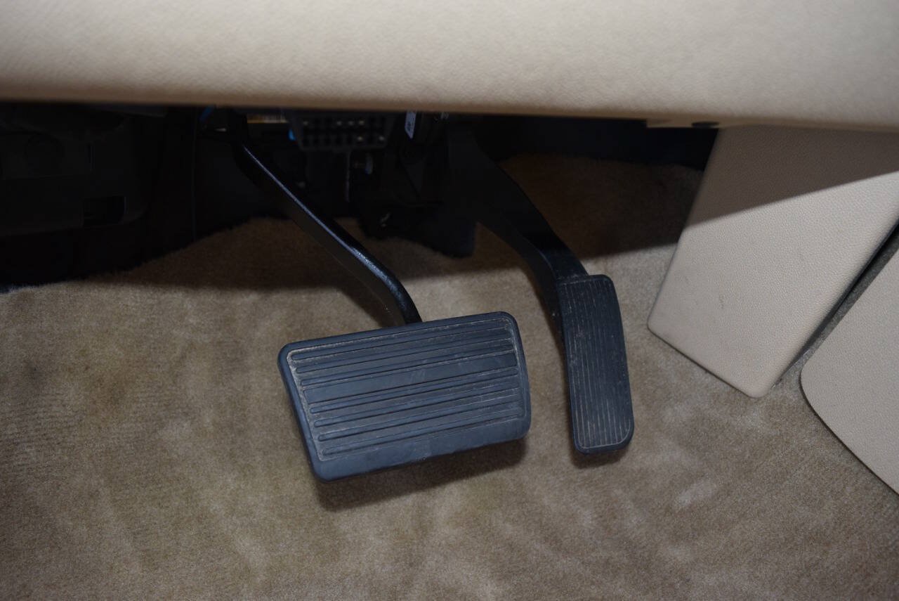 Used 2014 Chevrolet Suburban LTZ RWD image 66