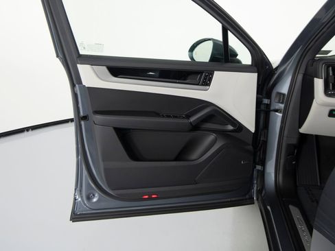 New 2026 Porsche Cayenne S AWD/4WD image 19