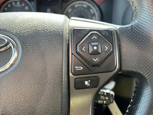 Used 2017 Toyota Tacoma TRD Off-Road image 22