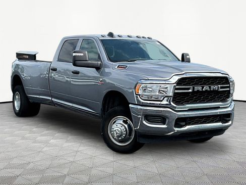 Used 2024 RAM 3500 Tradesman w/ Chrome Appearance Group AWD/4WD image 3