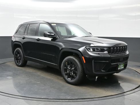 New 2026 Jeep Grand Cherokee Altitude image 8