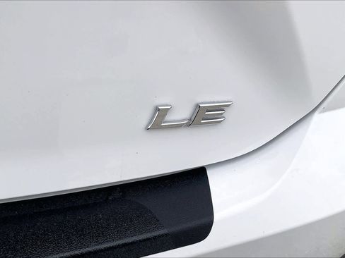 Used 2025 Toyota Camry LE w/ Convenience Package image 10