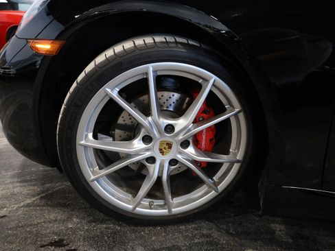 Used 2019 Porsche 718 Cayman S image 13