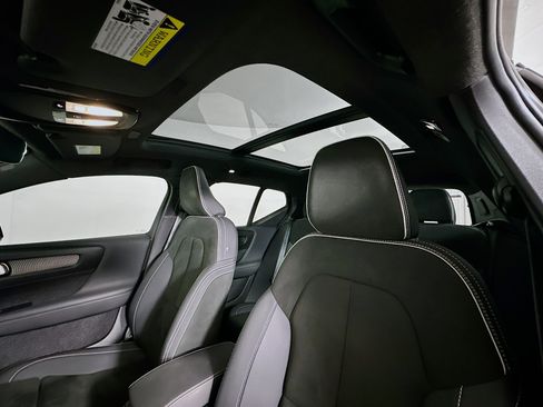 Used 2023 Volvo XC40 B4 Plus FWD image 35