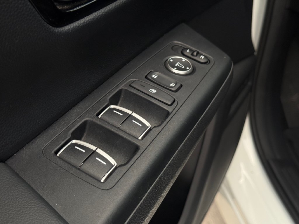 Used 2024 Honda CR-V Sport Touring image 7