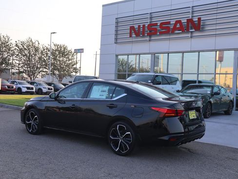 New 2025 Nissan Altima 2.5 SR w/ SR Premium Package image 5