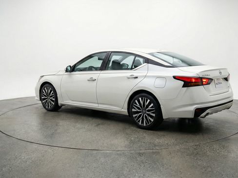 Used 2025 Nissan Altima 2.5 SV FWD image 6