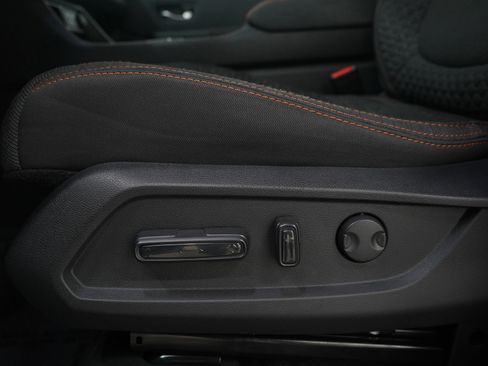 Used 2025 Honda Pilot Sport image 25