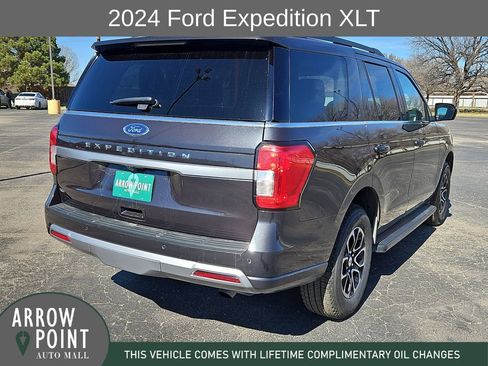 Used 2024 Ford Expedition XLT image 11