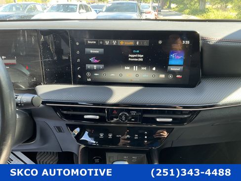 Used 2025 Nissan Kicks SR image 16