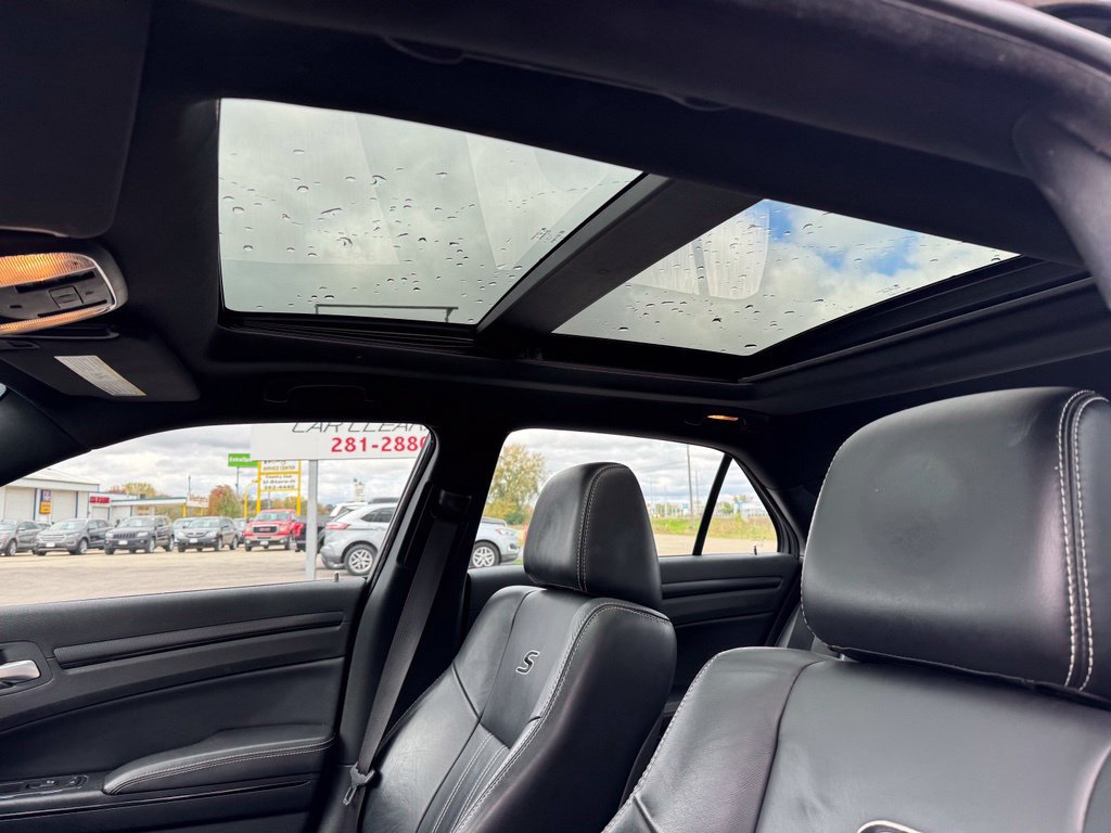 Used 2014 Chrysler 300 S RWD image 7