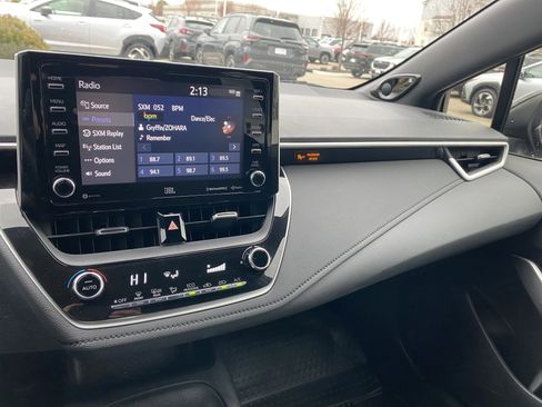 Used 2022 Toyota Corolla SE w/ SE Premium Package image 13